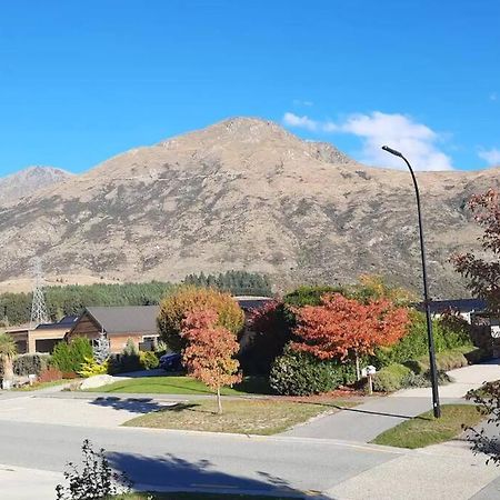 Banbury Deluxe With Spa Bath! Private Courtyard! Queenstown Exterior photo