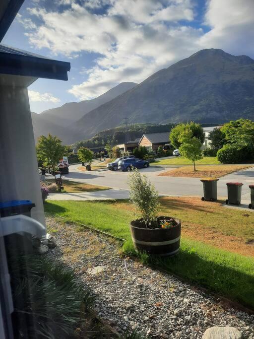 Banbury Deluxe With Spa Bath! Private Courtyard! Queenstown Exterior photo