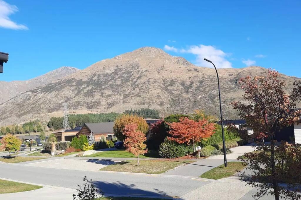 Banbury Deluxe With Spa Bath! Private Courtyard! Queenstown Exterior photo