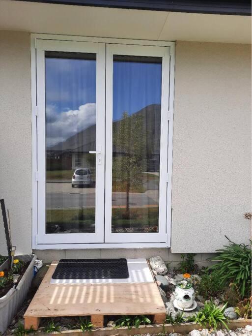 Banbury Deluxe With Spa Bath! Private Courtyard! Queenstown Exterior photo