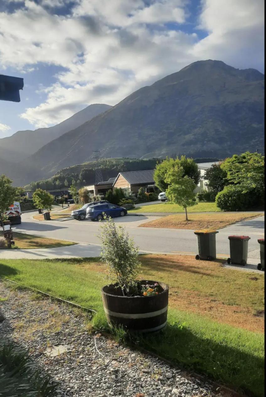 Banbury Deluxe With Spa Bath! Private Courtyard! Queenstown Exterior photo